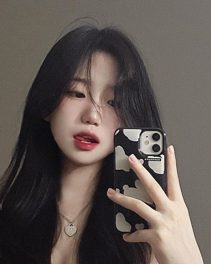 Korean girl DP black and white