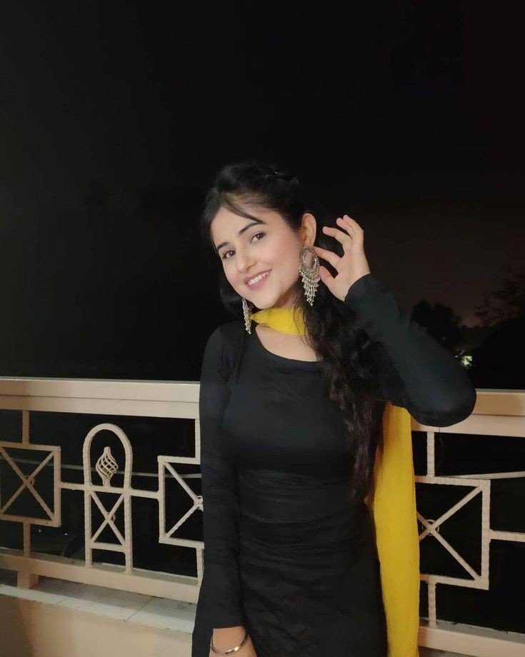 natural cute girl pic