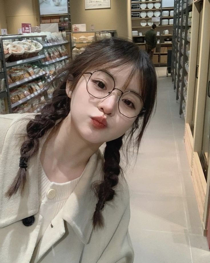 pretty Korean girl DP