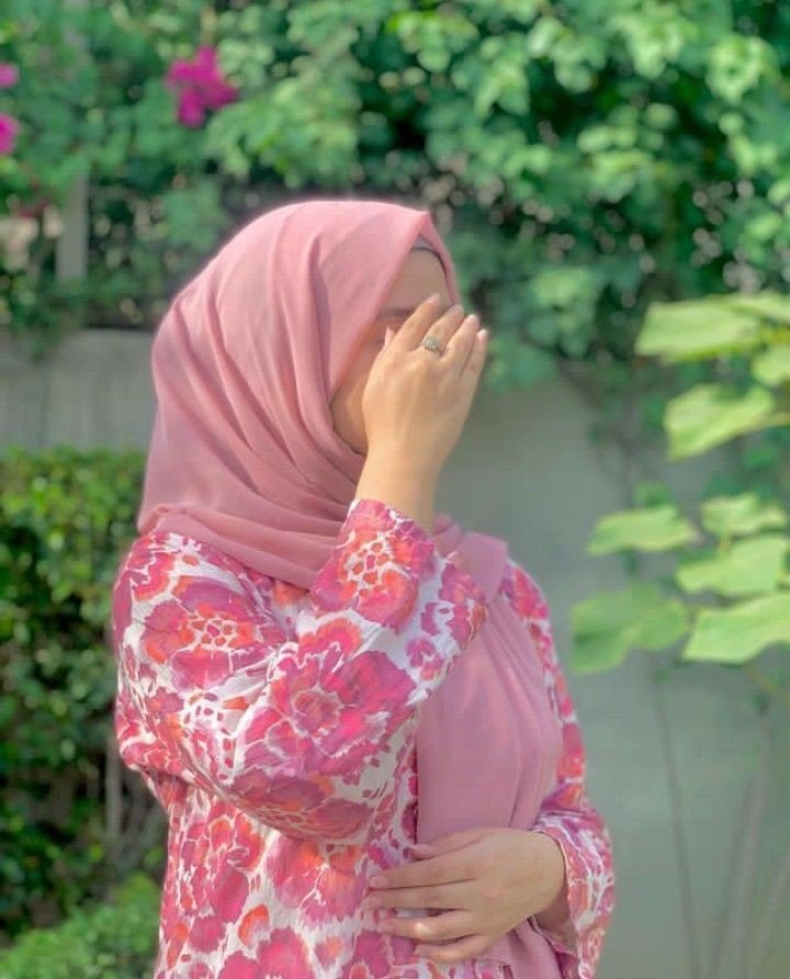 sweet hijab girl DP